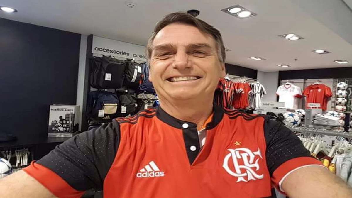 Bolsonaro Com Uma Camisa Do Flamengo Foto ReproduçãoArquivo Pessoal