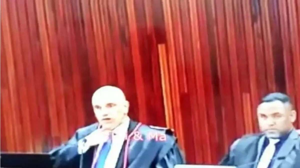 O Presidente Do TSE, Ministro Alexandre De Moraes, Faz Cara De Desaprovação, Durante Voto De Ministra A Favor De Bolsonaro