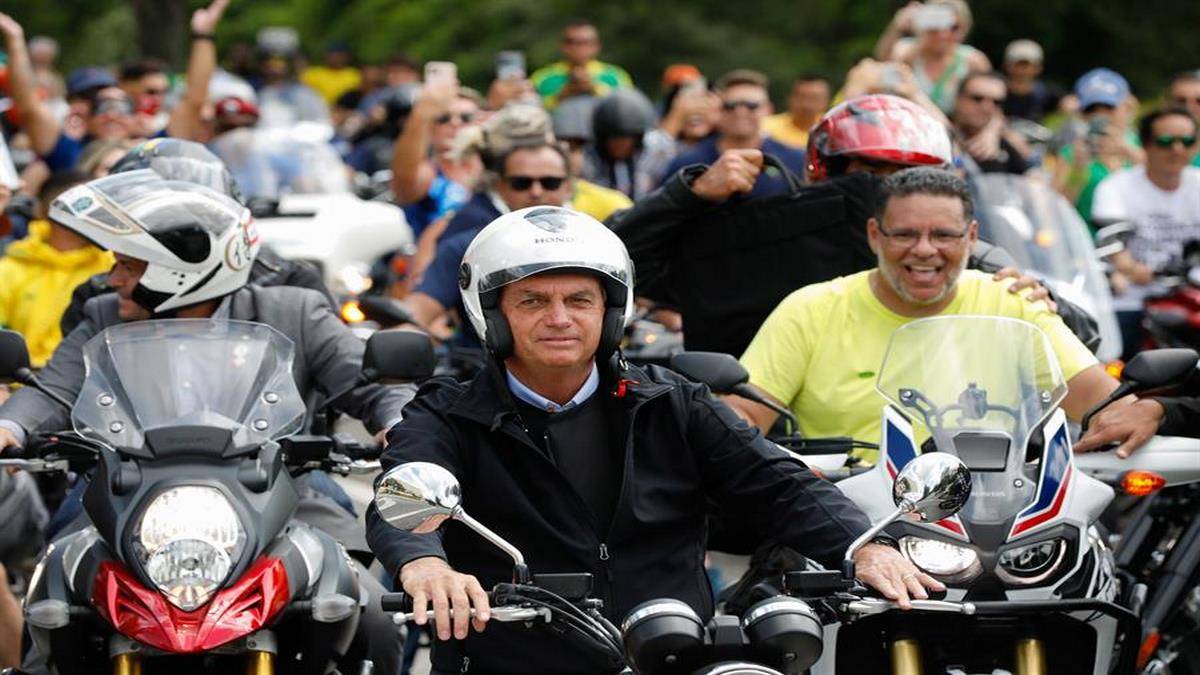 Presidente Jair Bolsonaro Em Uma De Suas Motociatas