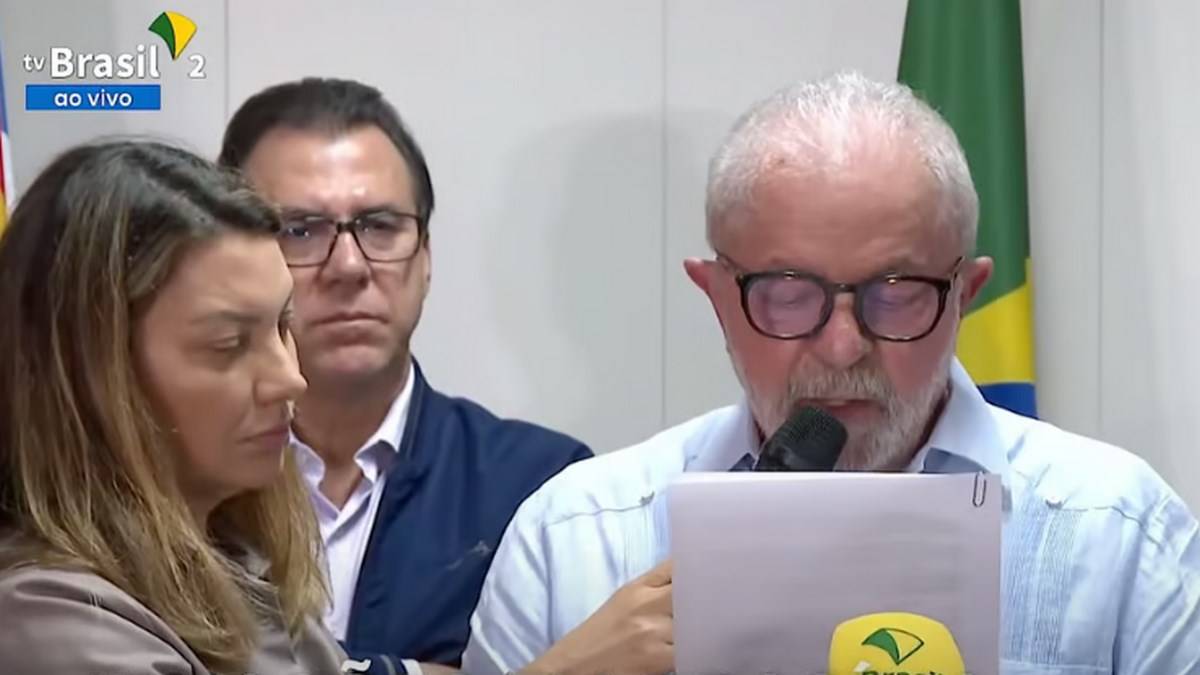Lula Lê O Decreto Da Intervenção Federal.