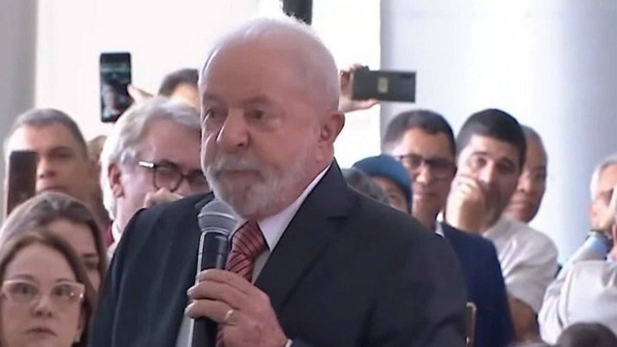 O Presidente Luiz Inácio Lula Da Silva Em Reunião Com Centrais Sindicais