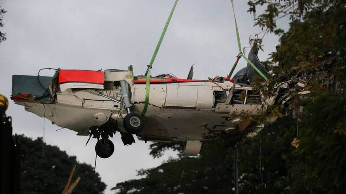 Helicóptero Caiu Em Cima De Uma Casa Em Construção Em Carapicuíba