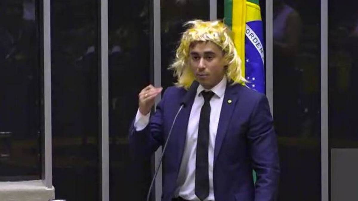 O Deputado Nikolas Ferreira Vestiu Peruca Para Fazer Discurso No Dia Internacional Da Mulher
