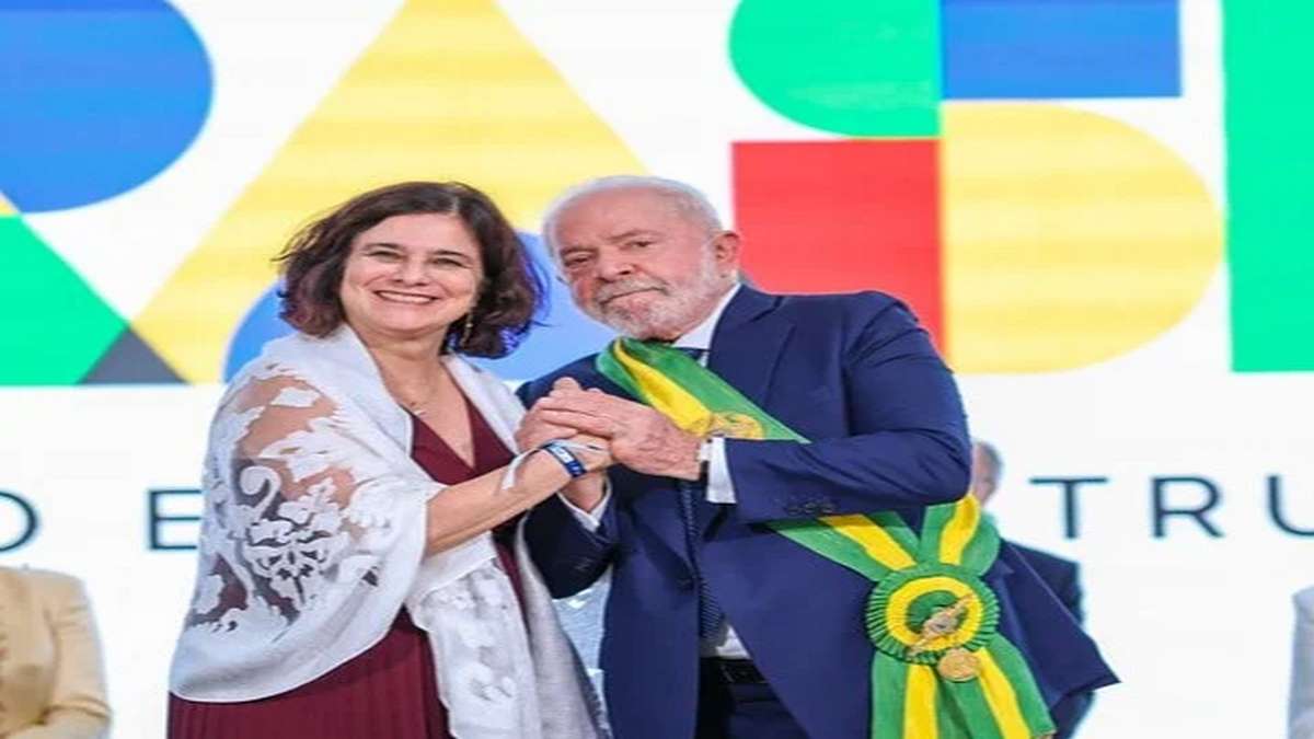 A Ministra Da Saúde, Nísia Trindade, Na Posse Ao Lado De Lula