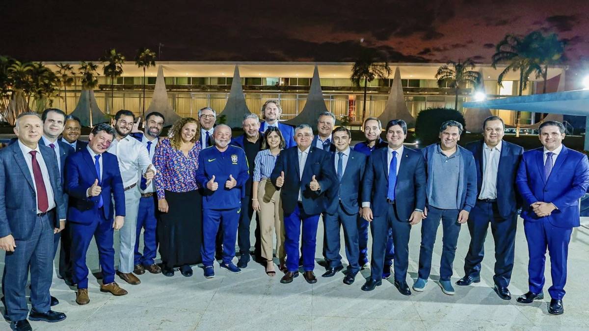O Presidente Lula Reunido Com Os Líderes Partidários Na Noite De Sexta No Alvorada