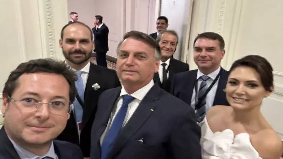 Comitiva Do Ex Presidente Jair Bolsonaro Para A Posse De Milei Na Argentina.