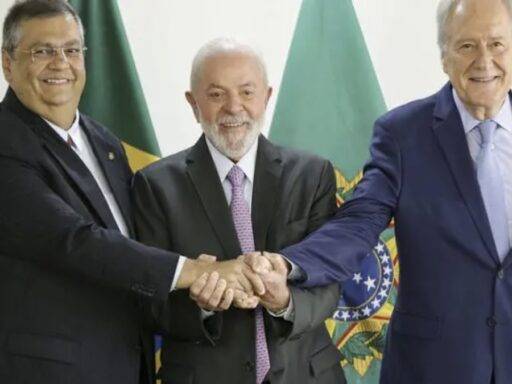 O Ministro Da Justiça, Flávio Dino (esq), O Presidente Lula (centro) E O Futuro Substituto De Dino