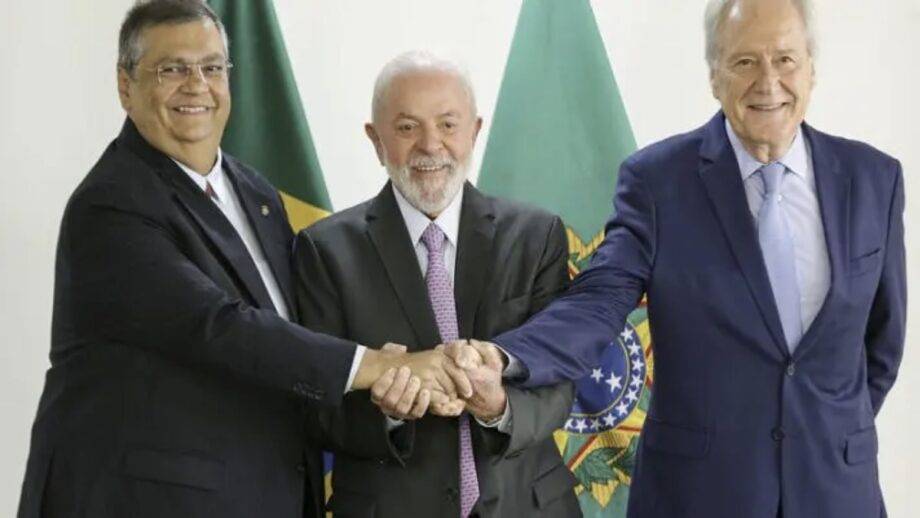 O Ministro Da Justiça, Flávio Dino (esq), O Presidente Lula (centro) E O Futuro Substituto De Dino