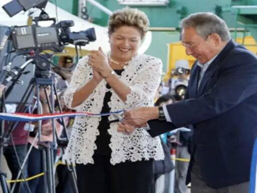Dilma Rousseff E O Ditador Raul Castro
