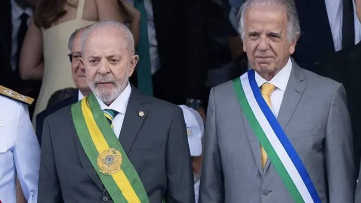 Luiz Inácio Lula Da Silva Ao Lado Do Ministro Da Defesa, José Múcio Monteiro