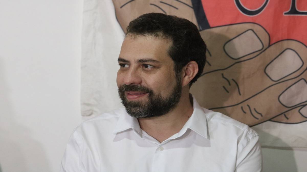 Deputado Federal Guilherme Boulos No Edifício Dandara