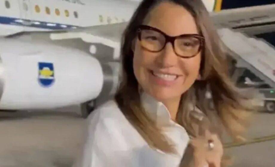 A Primeira Dama Janja Da Silva E Uma Das Aeronaves Da FAB