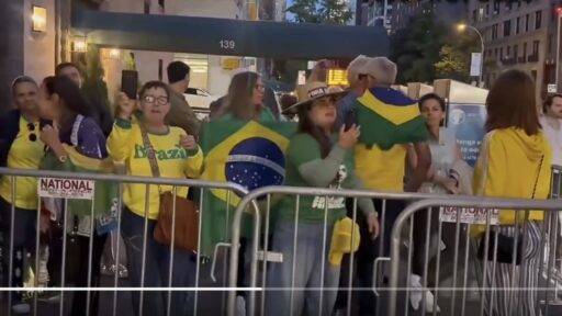 Brasileiros Protestam Contra Lula Em Nova Iorque