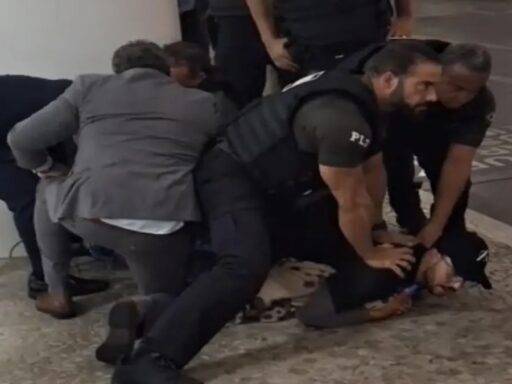 Apoiador De Bolsonaro É Preso Ao Protestar Contra A Prisão Do Ex Presidente