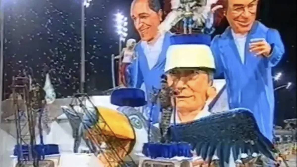 Carro Alegórico Com Homenagens A José Serra E Geraldo Alckmin