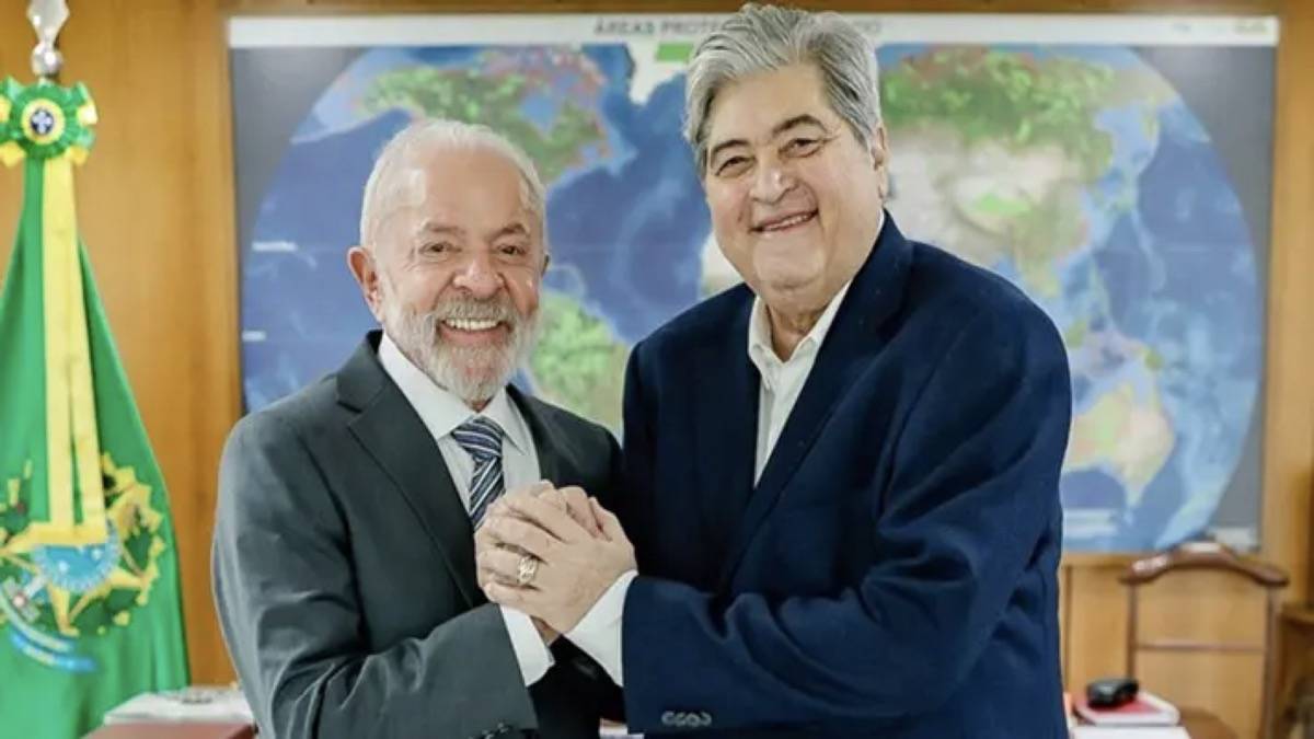 José Luiz Datena Posa Ao Lado Do Presidente Luiz Inácio Lula Da Silva