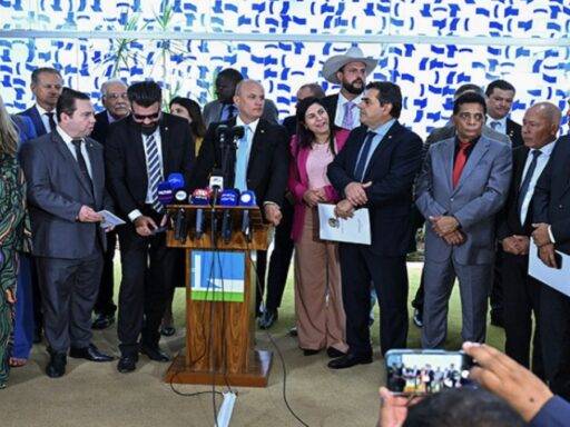 Oposição protocola pedido de CPMI