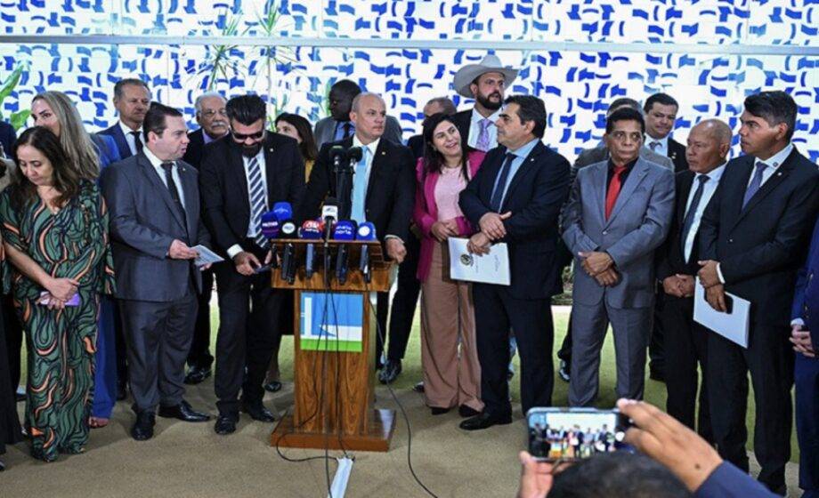 Oposição protocola pedido de CPMI