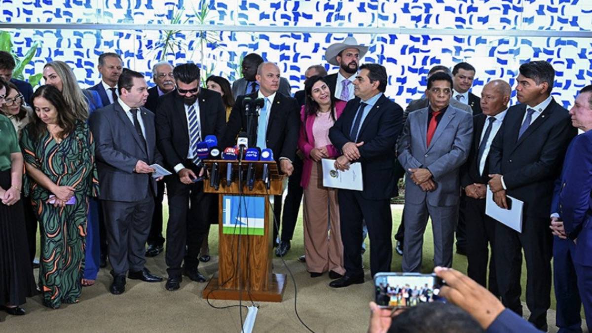 Oposição protocola pedido de CPMI