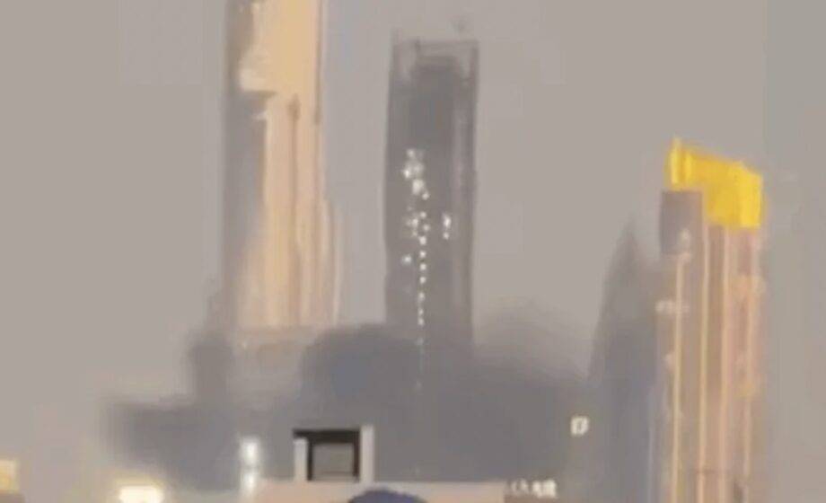 Bomba É Lançada Próxima Ao Prédio Mais Alto Do Mundo, Em Dubai