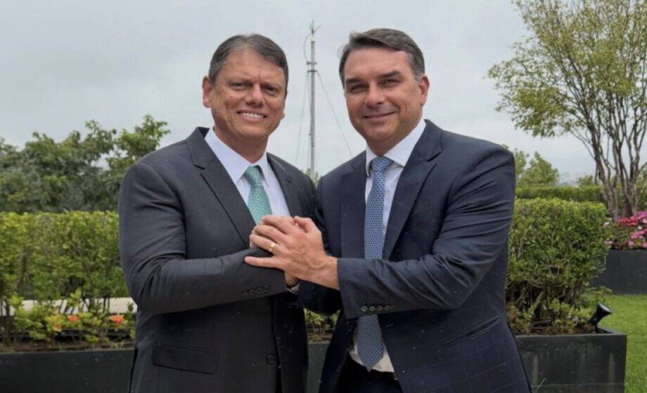 Tarcísio E Flavio Bolsonaro