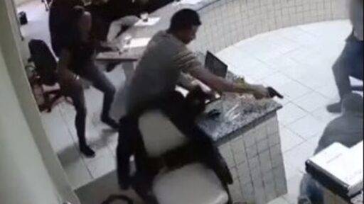 Momento Em Cristiano Alvos Dispara Contra O Réu