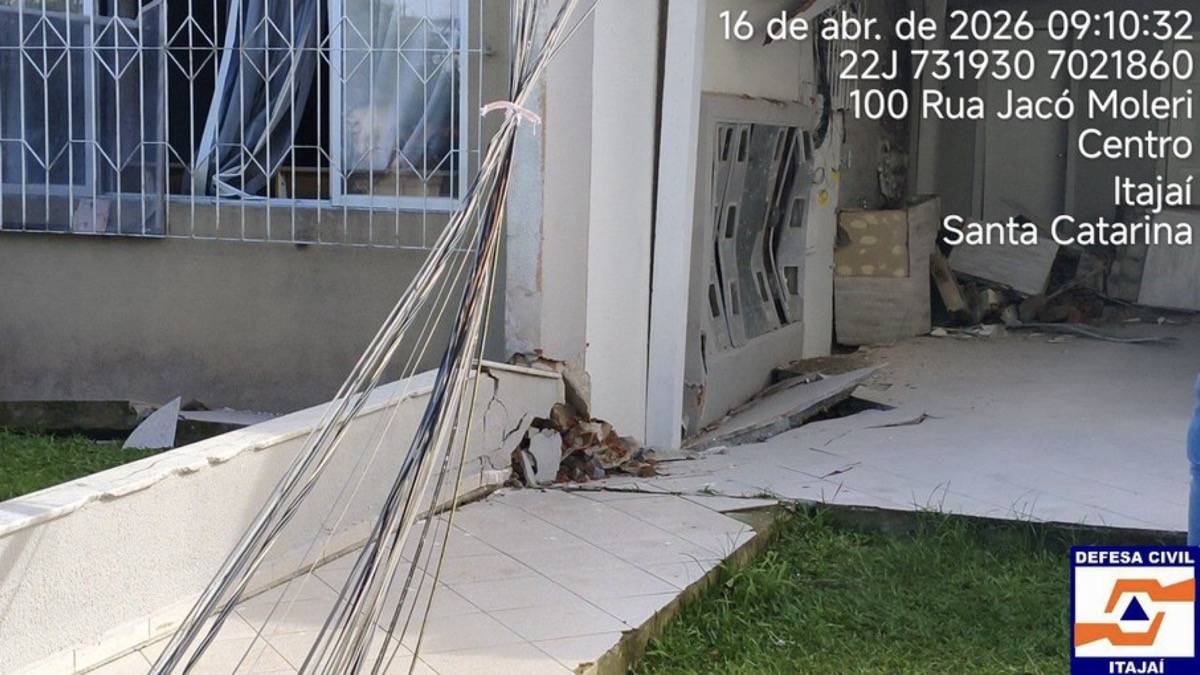 O Edifício Afundou De 20 A 30 Centímetros E Pertences Dos Moradores Ficaram Para Trás