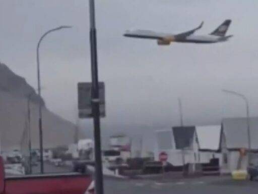 Piloto Da Icelandair É Investigado Após Voar Em Baixa Altitude