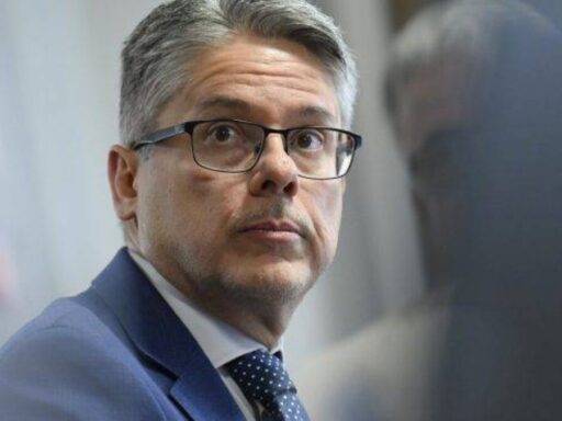 Alessandro Vieira critica duramente Gilmar Mendes após acusações de milícia