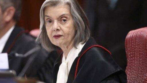Cármen Lúcia alerta para sobrecarga de processos no STF e aponta crise de confiança nas instituições