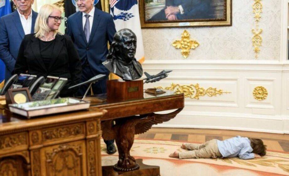 Criança curada por medicamento 'milagroso' rouba a cena no Salão Oval da Casa Branca