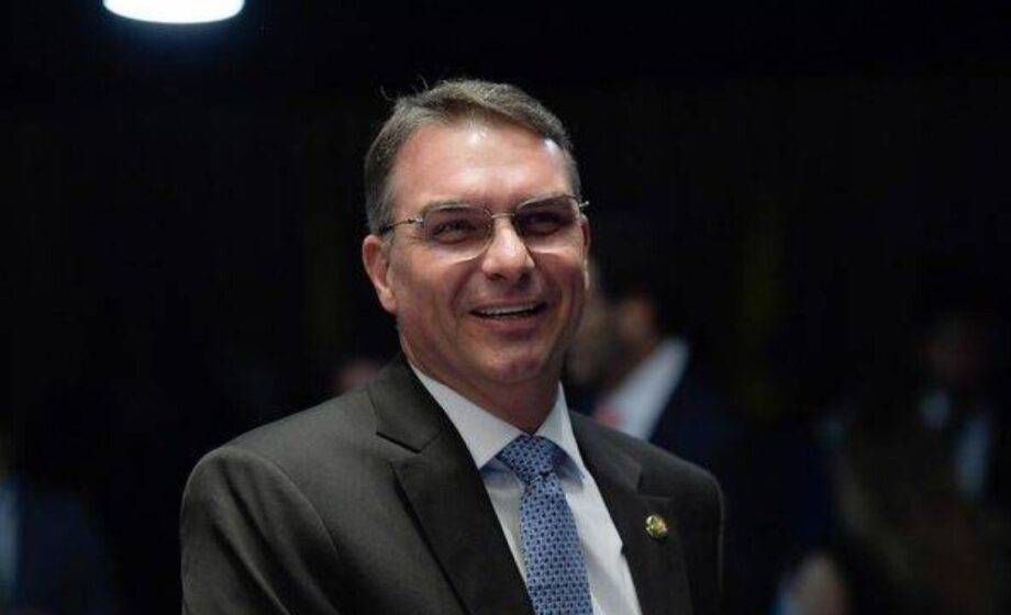 Datafolha mostra Flávio Bolsonaro numericamente à frente de Lula em simulação de segundo turno