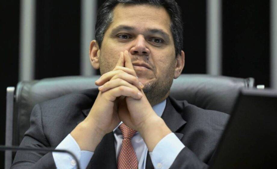 Davi Alcolumbre liga para ministros do STF e chama senadores da CPI de 'loucos de hospício'