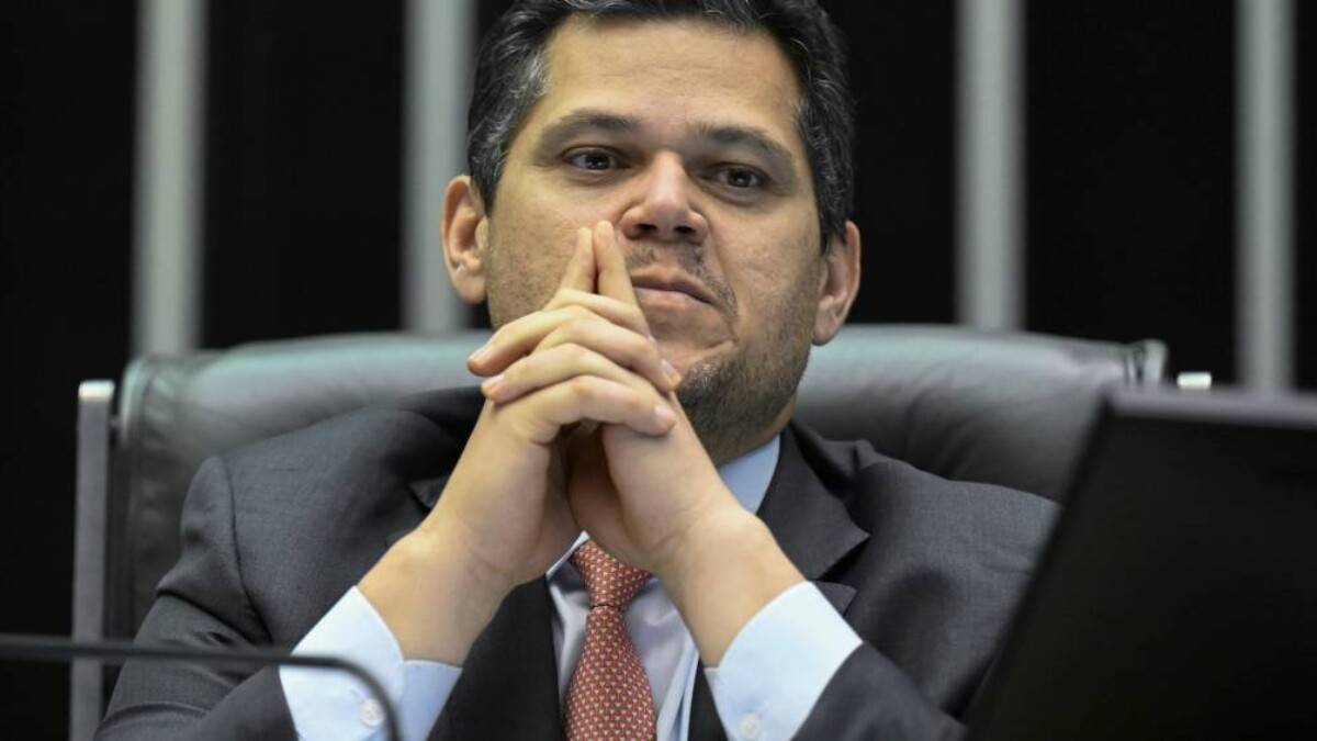 Davi Alcolumbre liga para ministros do STF e chama senadores da CPI de 'loucos de hospício'