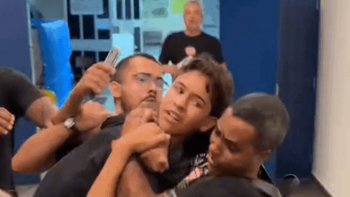 Deputado do PSOL agride equipe de influenciador conservador em campus da UERJ