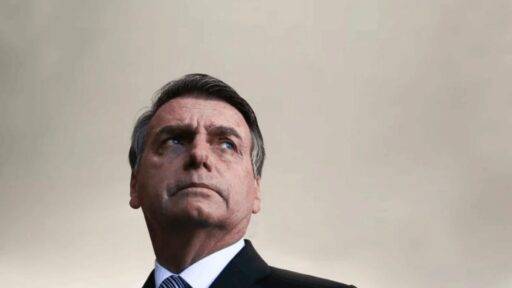 Ex-presidente Bolsonaro solicita autorização ao STF para cirurgia urgente no ombro