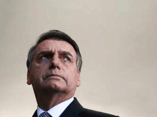 Ex-presidente Bolsonaro solicita autorização ao STF para cirurgia urgente no ombro