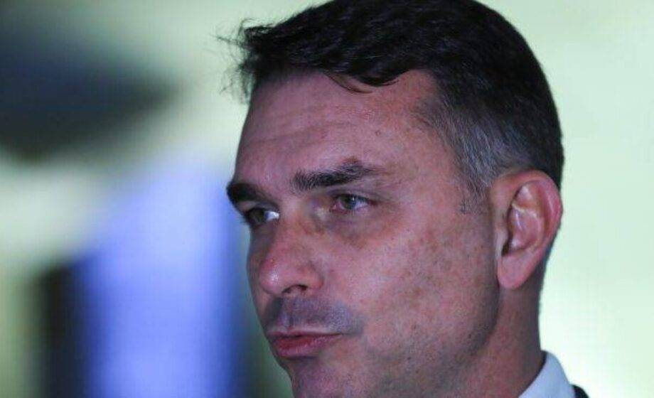 Flávio Bolsonaro garante Pix gratuito e apresenta propostas em vídeo de pré-campanha