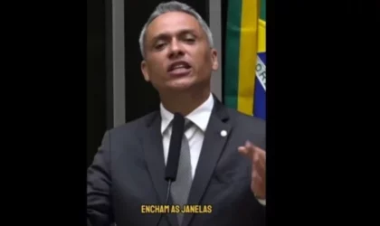 Gayer convoca brasileiros a estamparem a palavra 'ladrão' nas janelas em protesto contra ação da PF