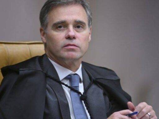 Julgamento de Eduardo Bolsonaro por difamação é suspenso após pedido de vista de André Mendonça no STF