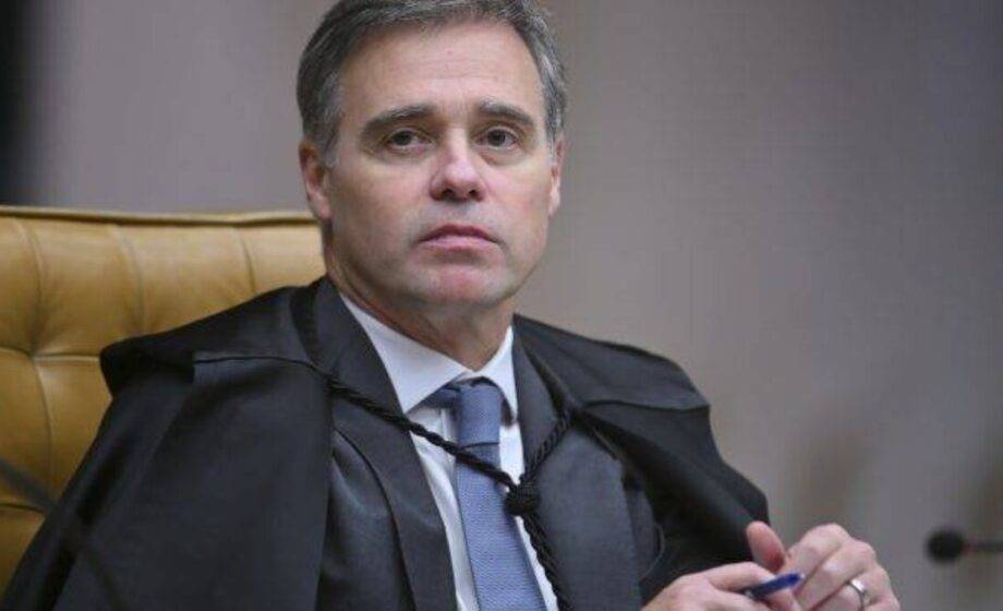 Julgamento de Eduardo Bolsonaro por difamação é suspenso após pedido de vista de André Mendonça no STF