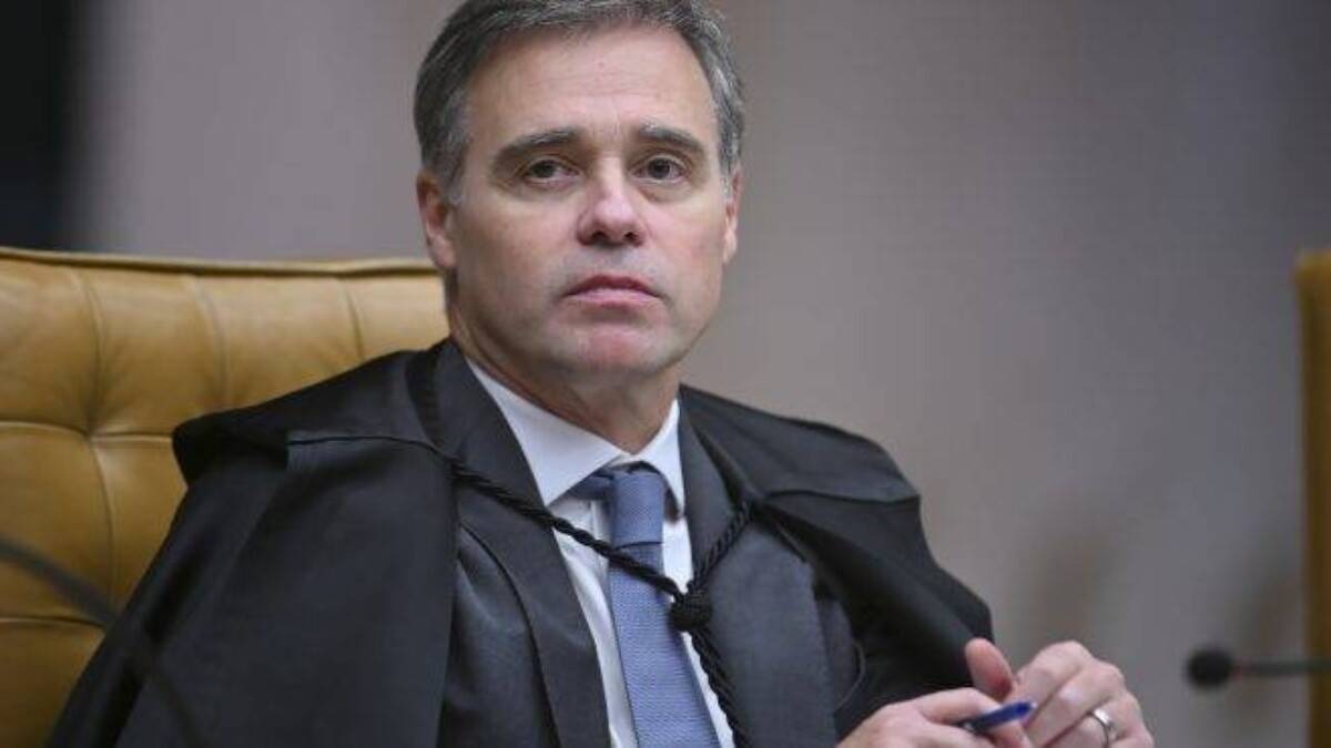 Julgamento de Eduardo Bolsonaro por difamação é suspenso após pedido de vista de André Mendonça no STF