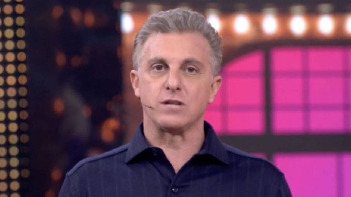 Luciano Huck constrange Tia Milena ao vivo no Domingão e episódio gera onda de críticas nas redes