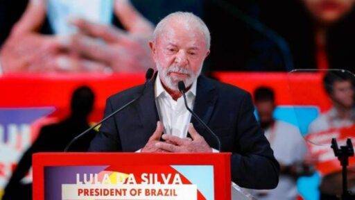 Lula critica embargo americano contra Cuba durante visita à Barcelona