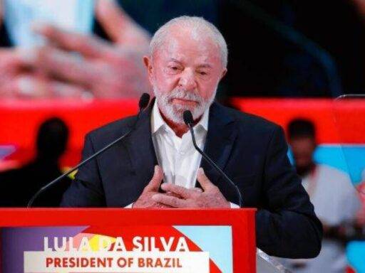Lula critica embargo americano contra Cuba durante visita à Barcelona