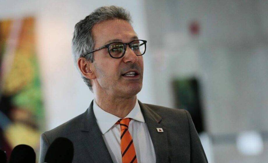 Ministro do STF menciona possibilidade de prisão de Romeu Zema após escalada de conflitos com a Corte