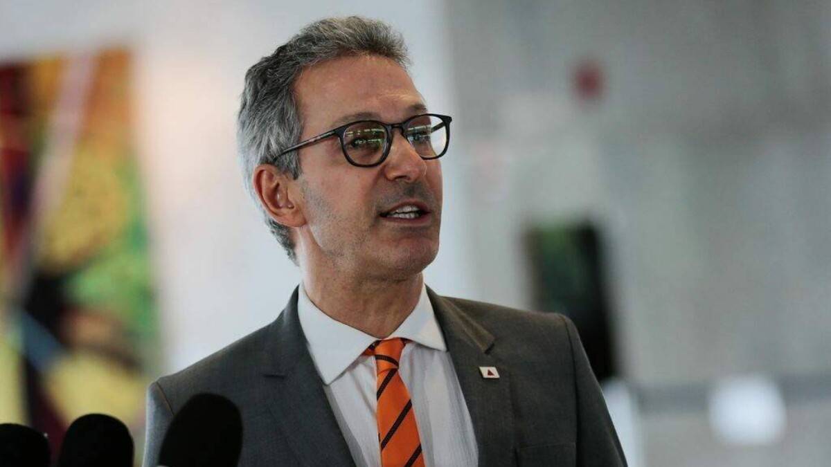 Ministro do STF menciona possibilidade de prisão de Romeu Zema após escalada de conflitos com a Corte