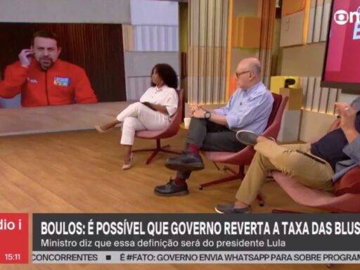 Ministro Guilherme Boulos é confrontado por jornalistas sobre taxa das blusinhas