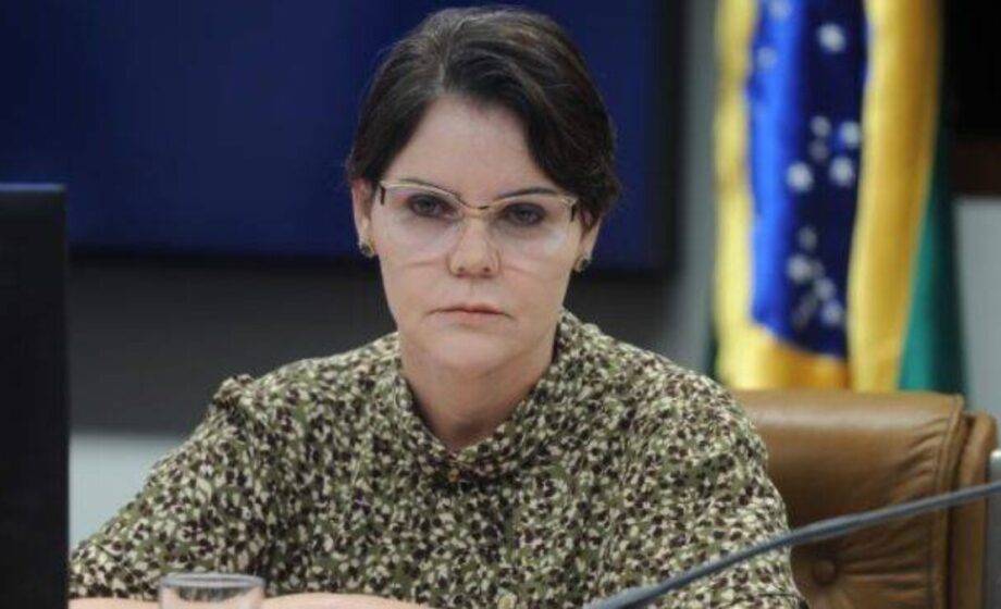 Nova proposta estabelece tornozeleira rosa para identificar agressores domésticos