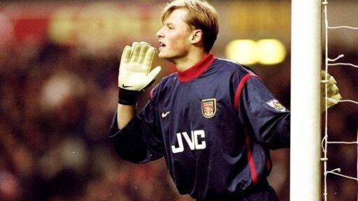 Ex-goleiro do Arsenal Alexander Manninger morre aos 48 anos em acidente com trem na Áustria